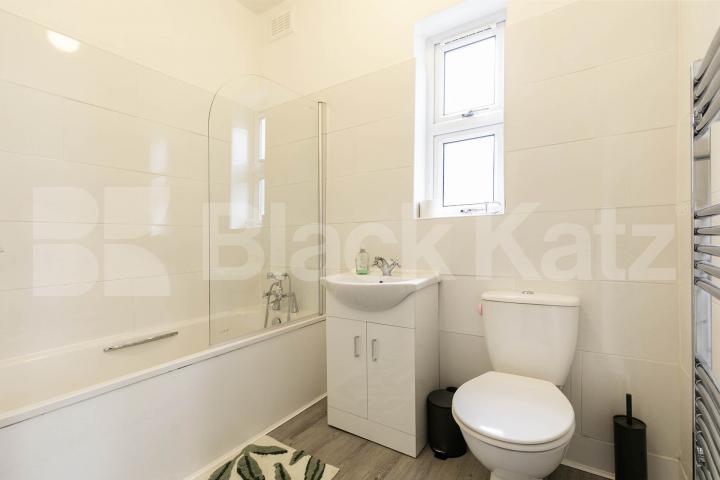 Amazing 5 double bedroom house with garden mins to tube & shops  Falkland Road, Turnpike Lane